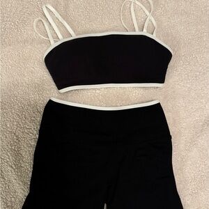 Fabletics SEAMLESS LOW IMPACT BRA and SEAMLESS SCRUNCH SHORT 4" set